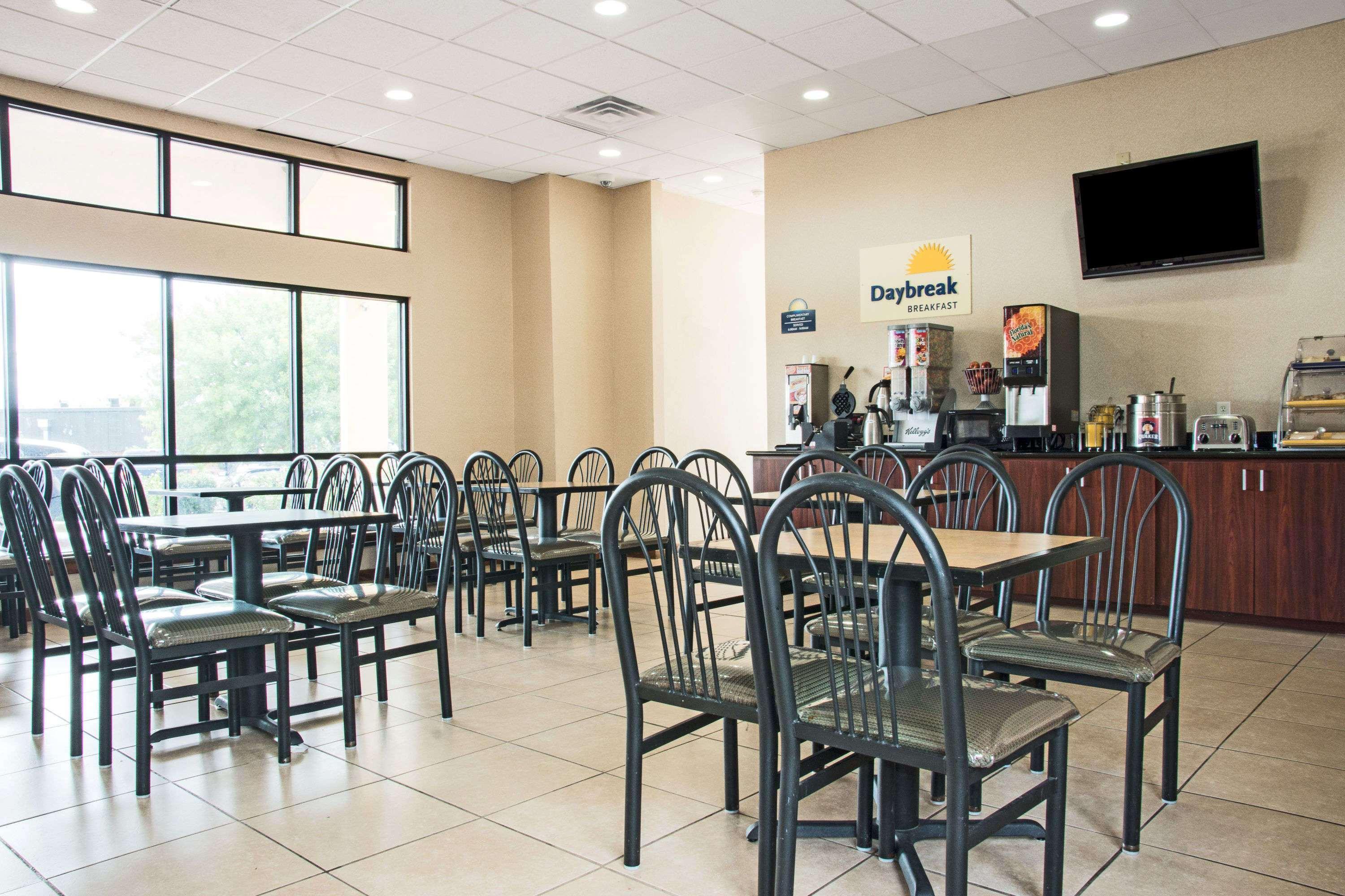 Days Inn By Wyndham N.W. Medical Center San Antonio Exterior photo