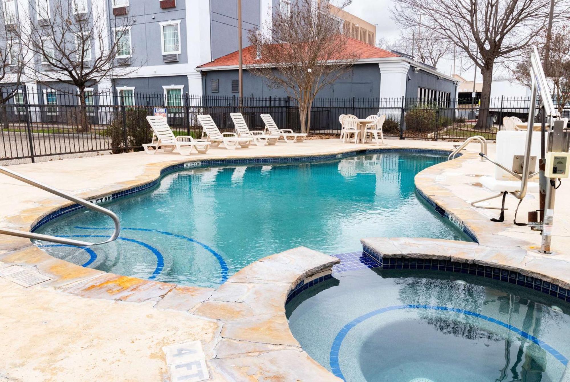 Days Inn By Wyndham N.W. Medical Center San Antonio Exterior photo